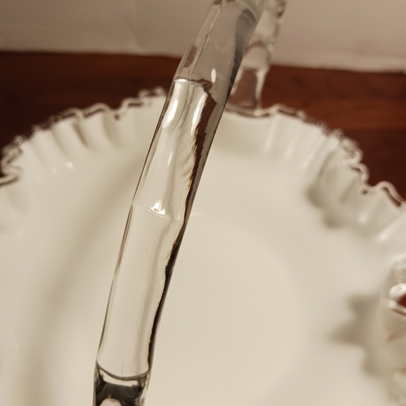 Fenton White Silvercrest bridal basket with handle 11" across EXC - Picture 5 of 6
